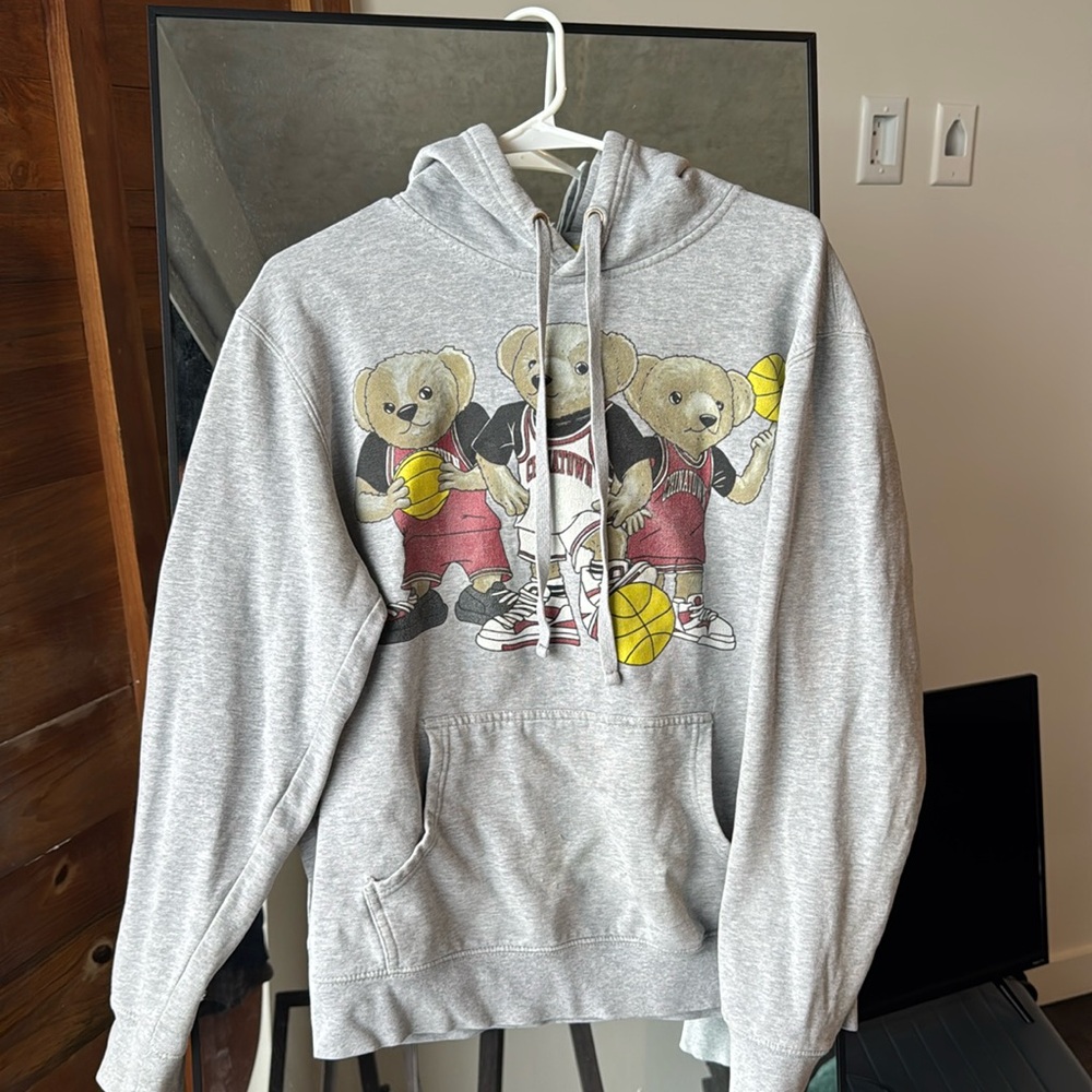 Chinatown Market 'Triple Threat' Bear Hoodie Mens M Gray Basketball Exclusive